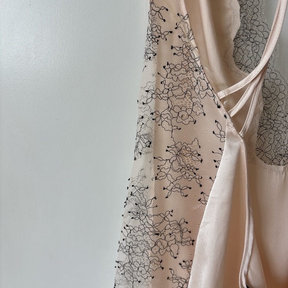 Victoria’s Secret champagne satin & lace open back mini slip - Picture 4 of 8